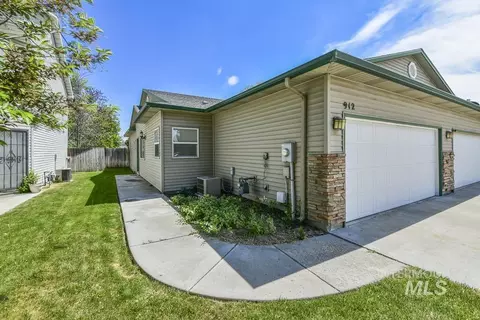 912 S Diamond St, Nampa, ID 83686
