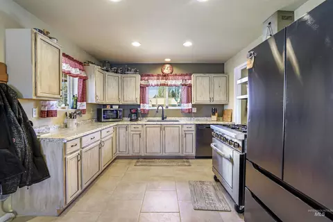 Kitchen - 70 E Prairie Rd, Prairie, ID 83647 photo 1 of 3