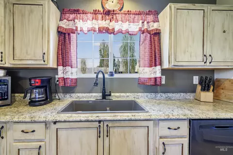 Kitchen - 70 E Prairie Rd, Prairie, ID 83647 photo 3 of 3