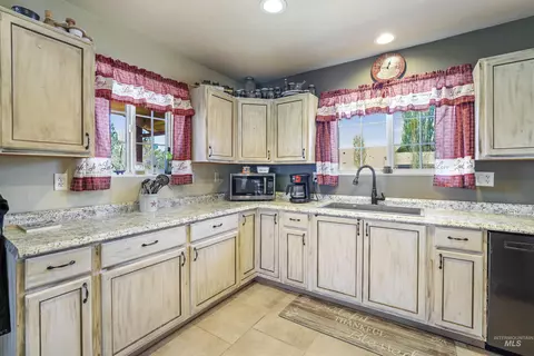 Kitchen - 70 E Prairie Rd, Prairie, ID 83647 photo 2 of 3