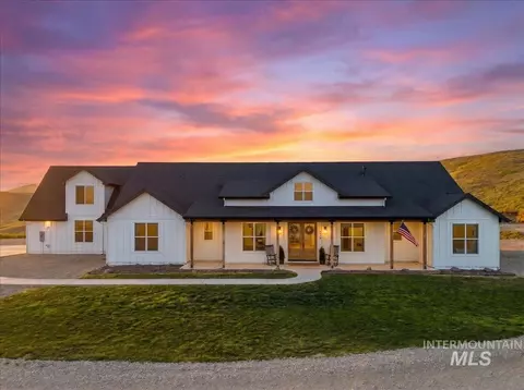 5251 Hidden Hollow Ln, Emmett, ID 83617