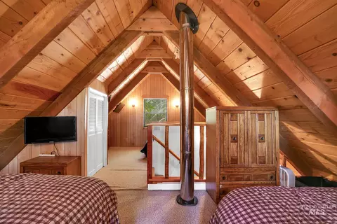 Bedroom - 1221 Fox Rd, Cascade, ID 83611 photo 7 of 7