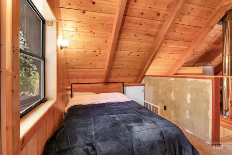 Bedroom - 1221 Fox Rd, Cascade, ID 83611 photo 2 of 7