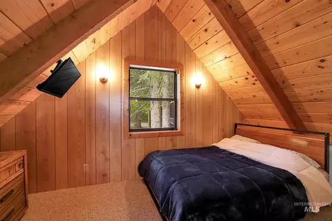 Bedroom - 1221 Fox Rd, Cascade, ID 83611 photo 1 of 7