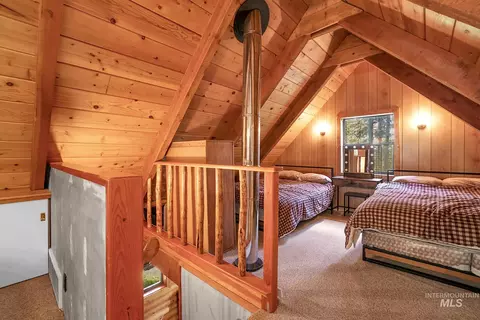 Bedroom - 1221 Fox Rd, Cascade, ID 83611 photo 4 of 7