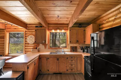 Kitchen - 1221 Fox Rd, Cascade, ID 83611 photo 2 of 2