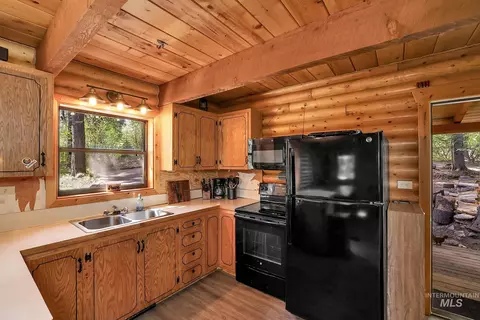 Kitchen - 1221 Fox Rd, Cascade, ID 83611 photo 1 of 2