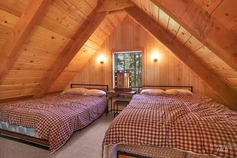 Bedroom - 1221 Fox Rd, Cascade, ID 83611 photo 5 of 7