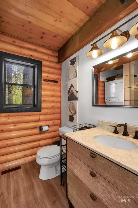 Bath - 1221 Fox Rd, Cascade, ID 83611 photo 2 of 2