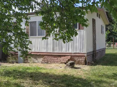 Exterior - 937 Indianhead Rd, Weiser, ID 83672 photo 4 of 9