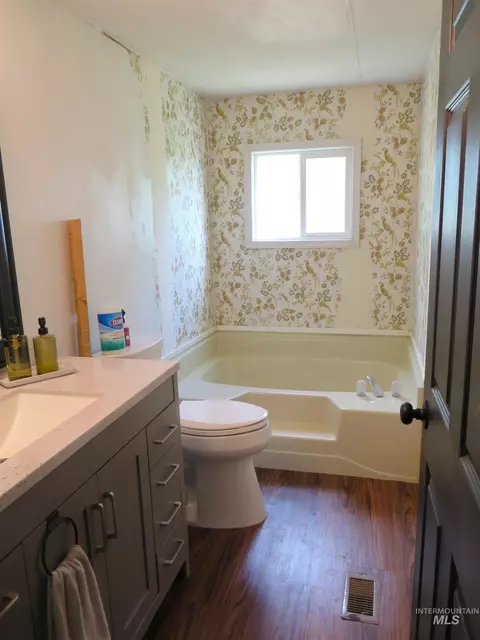Bath - 937 Indianhead Rd, Weiser, ID 83672 photo 3 of 3