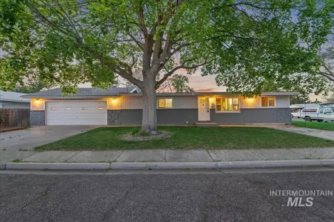 402 W 4th N, Mountain Home, ID 83647