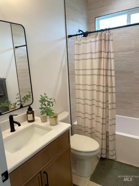 Bath - 783 Kamiah Rd, Twin Falls, ID 83301 photo 8 of 8