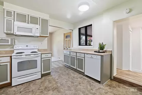 Kitchen - 1984 Maple Ave, Twin Falls, ID 83301 photo 3 of 3