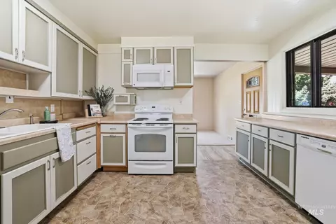 Kitchen - 1984 Maple Ave, Twin Falls, ID 83301 photo 1 of 3