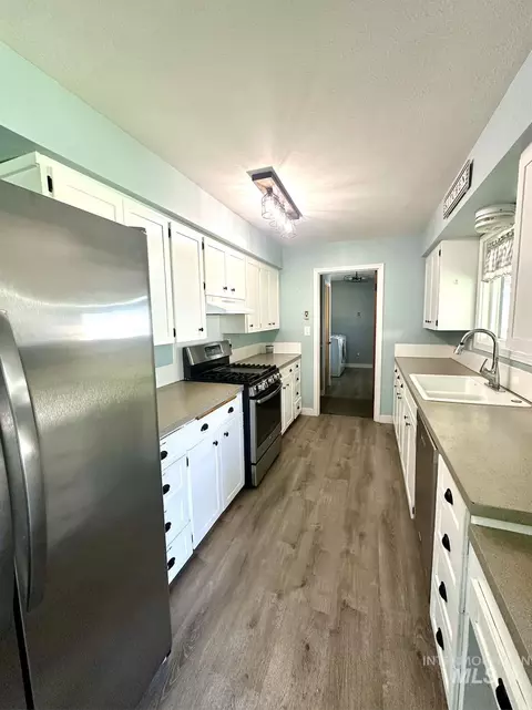 Kitchen - 144 Lloyd Ave, Weiser, ID 83672 photo 2 of 4