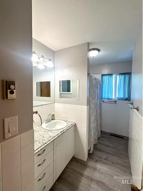 Bath - 144 Lloyd Ave, Weiser, ID 83672 photo 2 of 2