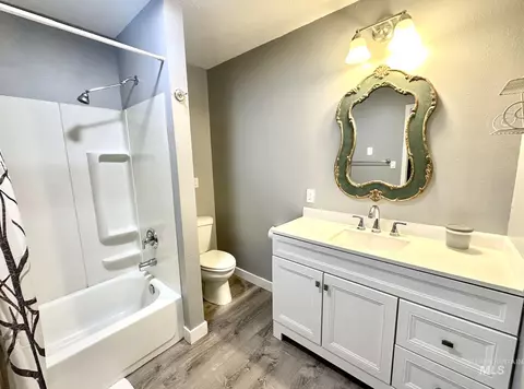 Bath - 144 Lloyd Ave, Weiser, ID 83672 photo 1 of 2
