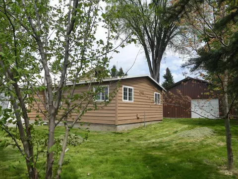 207 E 1 St Ave, Weippe, ID 83553