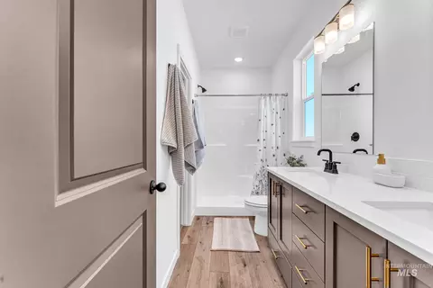 Bath - 1205 Copper Dr, Rupert, ID 83350 photo 1 of 3