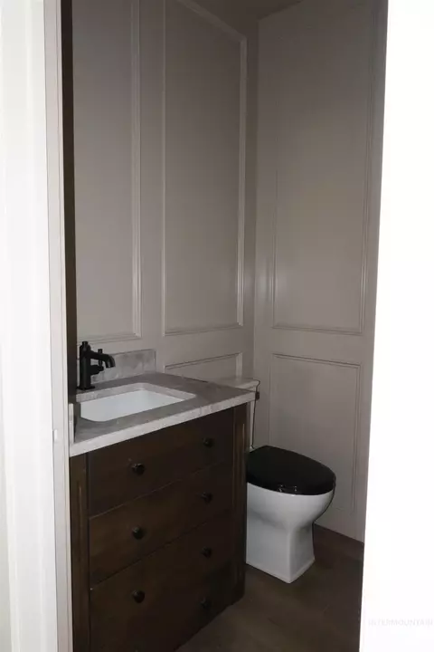 Bath - 563 S 80 E, Jerome, ID 83338 photo 3 of 3