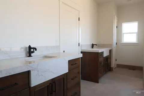 Bath - 563 S 80 E, Jerome, ID 83338 photo 1 of 3