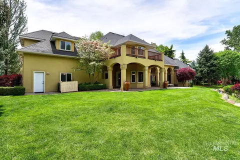Exterior - 536 W Bogus View Dr, Eagle, ID 83616 photo 6 of 7