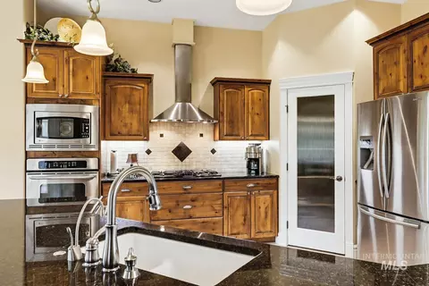 Kitchen - 536 W Bogus View Dr, Eagle, ID 83616 photo 2 of 2