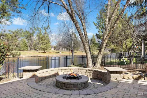 Exterior - 1166 E Rivers End Dr, Eagle, ID 83616 photo 2 of 5