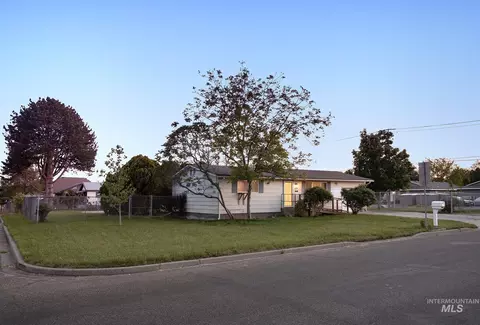 824 NW 4th Ave, Ontario, OR 97914
