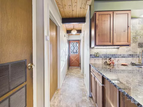 Entry Way - 4 Lem Ct, Cascade, ID 83611 photo 1 of 1