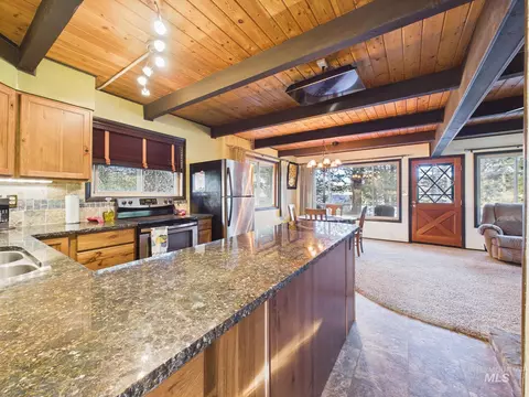 Kitchen - 4 Lem Ct, Cascade, ID 83611 photo 2 of 3