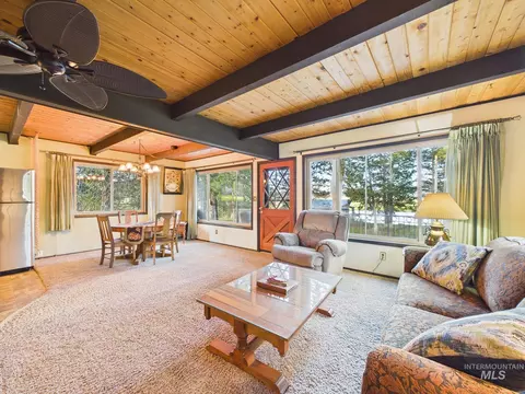 Living - 4 Lem Ct, Cascade, ID 83611 photo 5 of 5