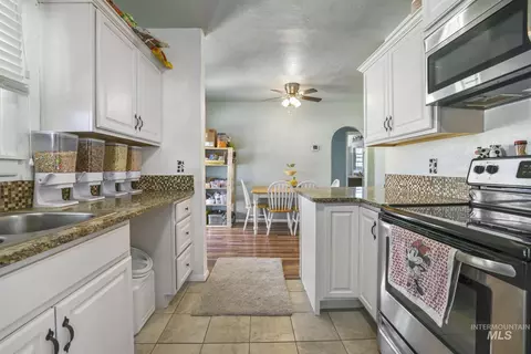 Kitchen - 605 4th Ave E, Twin Falls, ID 83301 photo 2 of 3