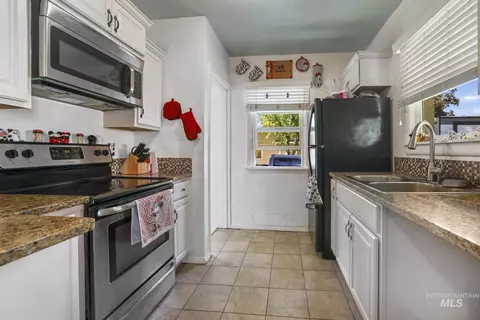 Kitchen - 605 4th Ave E, Twin Falls, ID 83301 photo 1 of 3