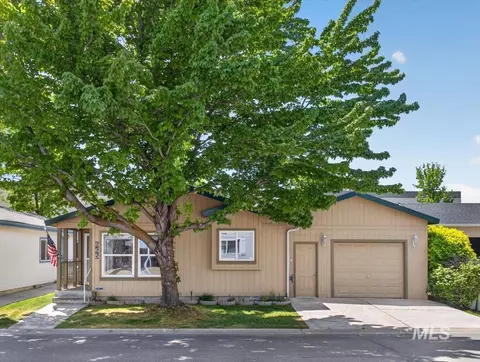 665 Liberty Ln, Emmett, ID 83617