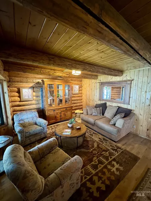 Living - 62 Bell Rapids Rd, Hagerman, ID 83332 photo 2 of 5