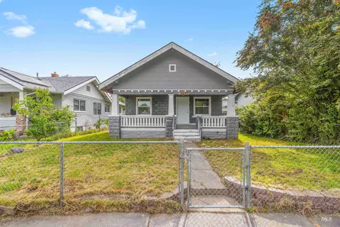 1049 8th St, Clarkston, WA 99403
