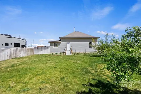 541 3rd St E, Hansen, ID 83334