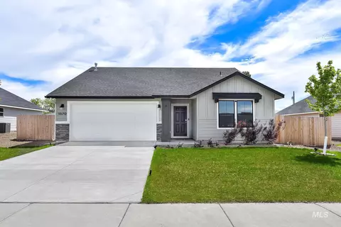 1870 N Thunderbolt St, Mountain Home, ID 83647