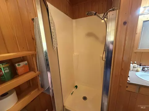 Bath - 812 Maple St, Kamiah, ID 83536 photo 3 of 7