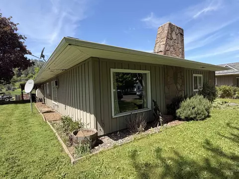 Exterior - 812 Maple St, Kamiah, ID 83536 photo 2 of 13