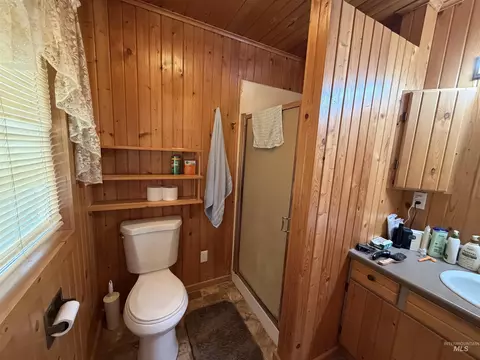 Bath - 812 Maple St, Kamiah, ID 83536 photo 2 of 7