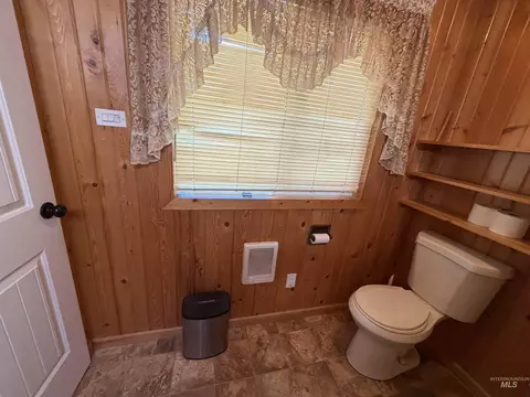 Bath - 812 Maple St, Kamiah, ID 83536 photo 1 of 7