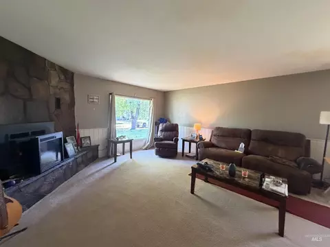 Living - 812 Maple St, Kamiah, ID 83536 photo 1 of 4