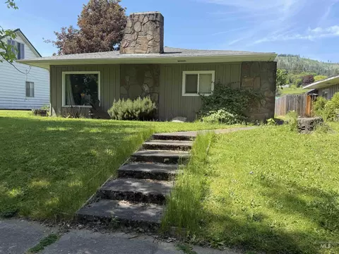 Exterior - 812 Maple St, Kamiah, ID 83536 photo 4 of 13