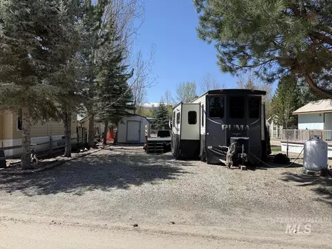8 P St, Cascade, ID 83611