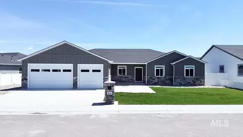 810 Snake River Dr, Heyburn, ID 83336