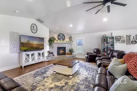 Living - 2808 S 850 E, Hagerman, ID 83332 photo 1 of 2