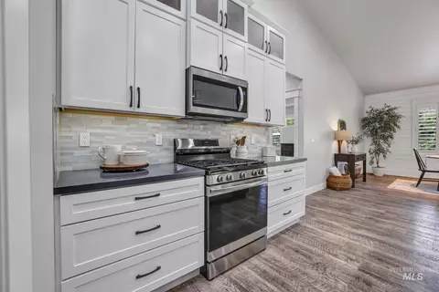 Kitchen - 1937 Tamarack Loop, Twin Falls, ID 83301 photo 3 of 3